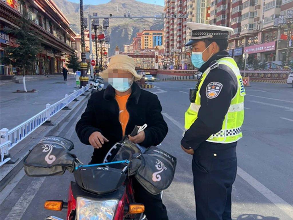 昌都交警不断加强一盔一带整治工作
