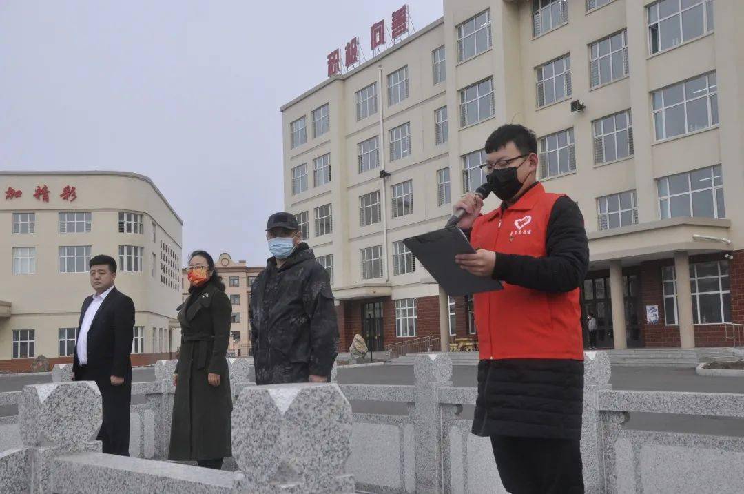 鸡西市第十九中学成立全市首个中学青年志愿者服务队_崔淇博