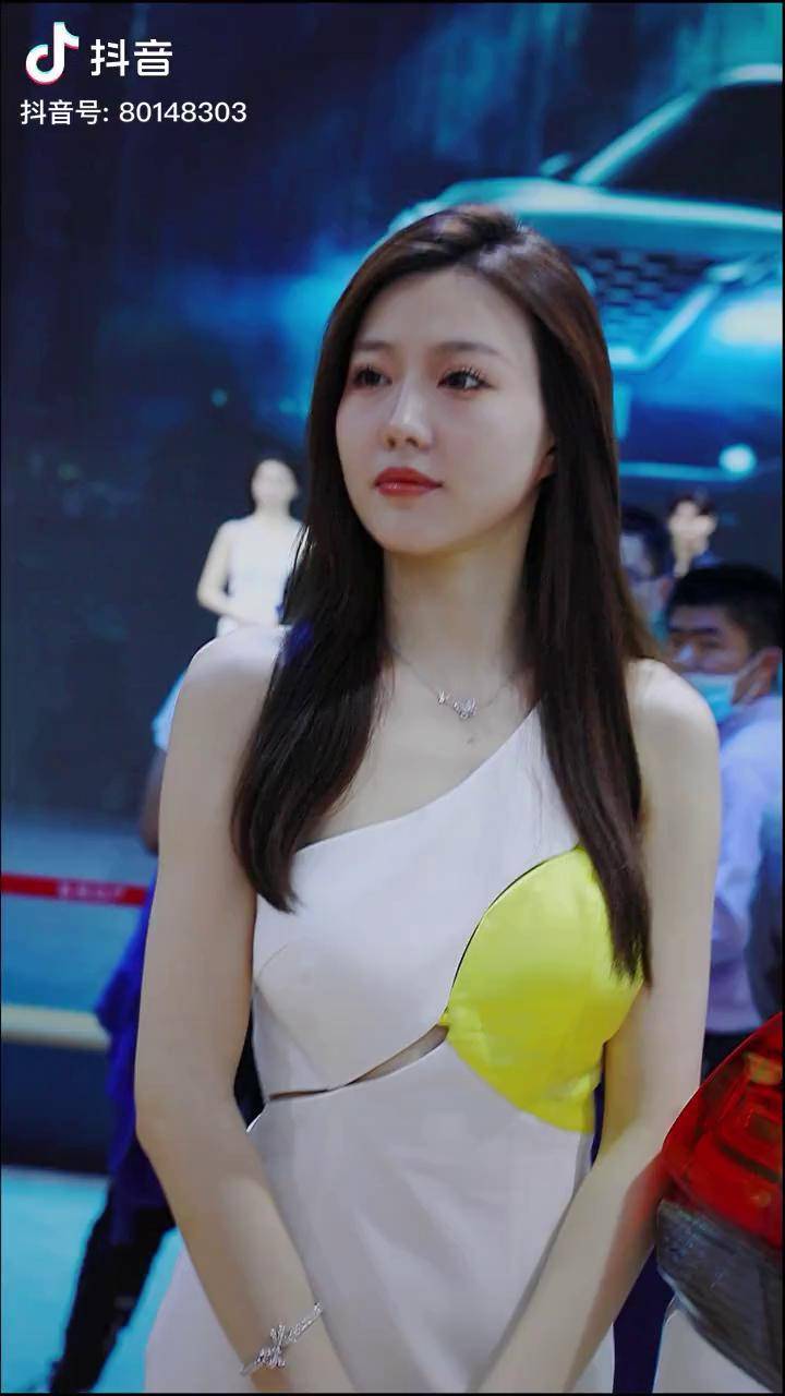 车模小姐姐美女模特车模现场车展模特女神她在曹县能当县花吗