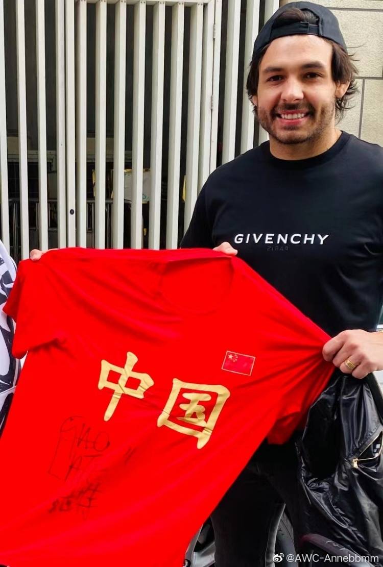 球迷|西北望看台：高拉特已和广州队解约