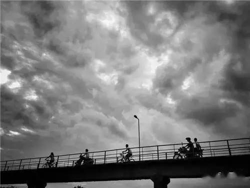 设备要单反何用？手机照样拍出自行车大片！