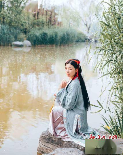 技艺“90后”青年不爱潮服爱“古装” 国风文化悄然“破圈”