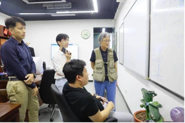 百万粉丝、号称不刷题的吴姥姥，到底是谁？