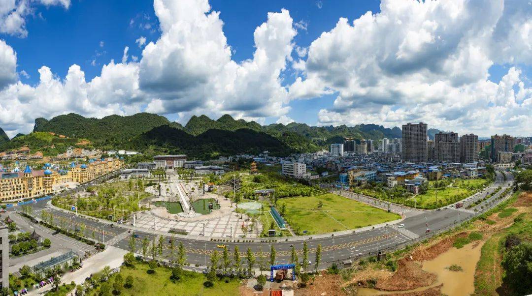 媒体看黔南青山环抱的小城荔波登上人民日报