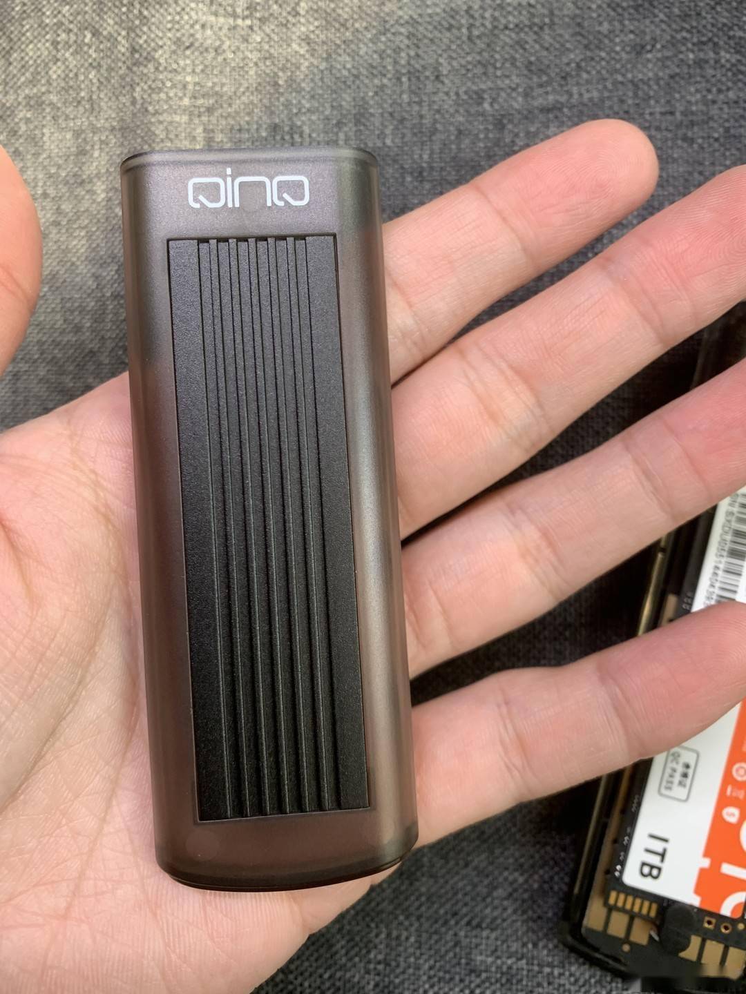 等等党450元入手爱国者p2000qinq硬盘盒终于让我蹲到了