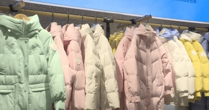 羽绒服销量排行榜_羽绒服销量暴增!客流量翻番、销售价格普遍提升,有店铺一天卖90万...