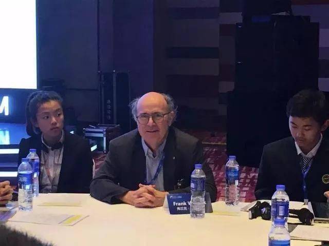 15岁高一女生解开世界性难题，婉拒央视采访：别让我妈看到