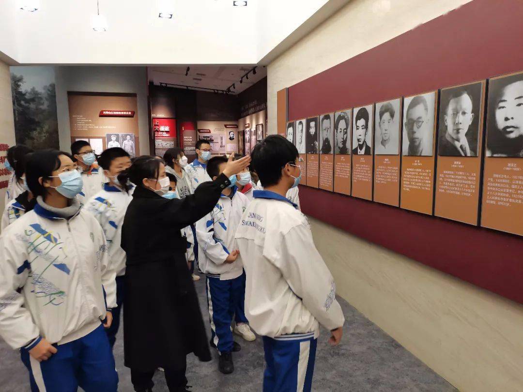 松柏中学组织开展永远跟党走当好接班人主题教育活动