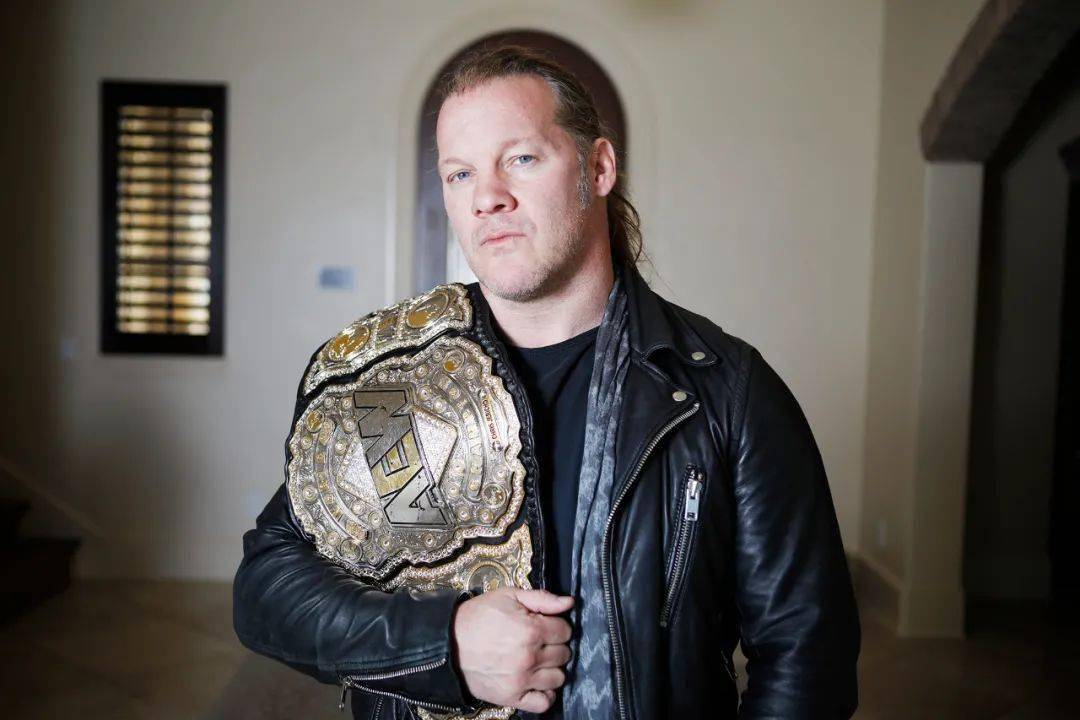 y2j在2017年离开wwe后,便转至njpw,尽管如此,y2j还是两次露面wwe,一次