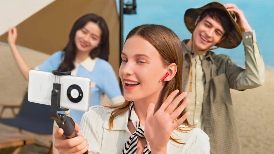 华为FreeBuds Lipstick口红耳机、Moto Watch 100运动手表、Gucci x Xbox X