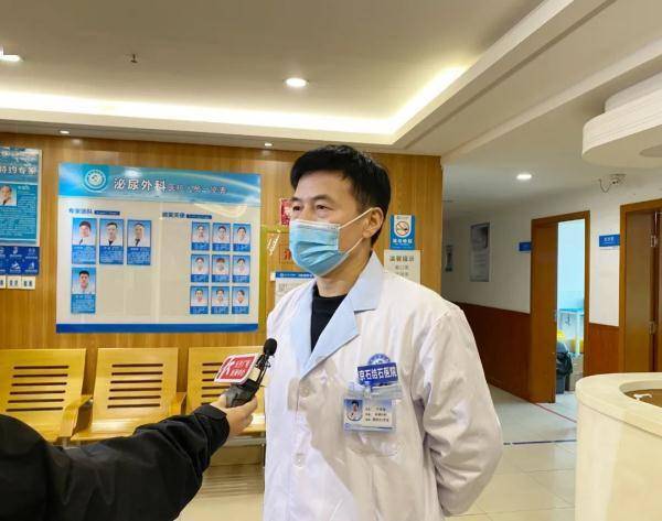 肾脏|男子曾因结石右肾萎缩，今尿血就医发现左肾又长满结石