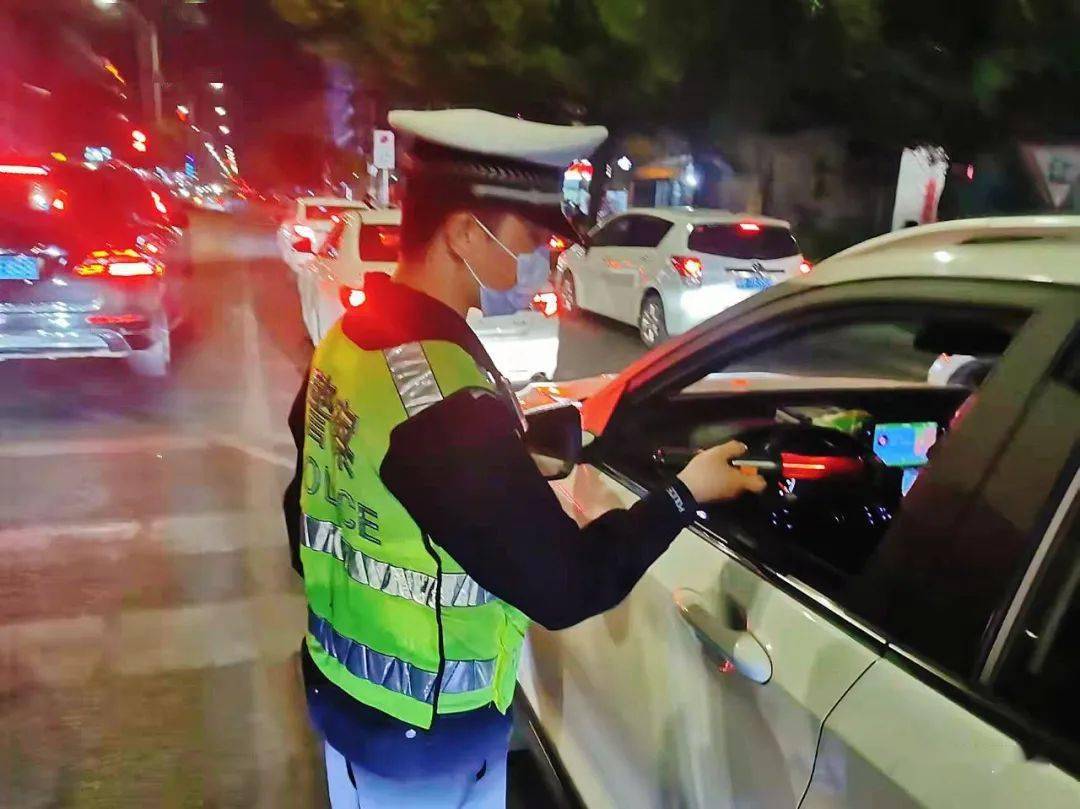 昨夜揭阳某地多人酒驾被抓现场多图曝光