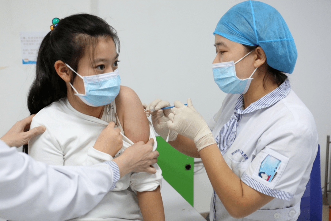 儿童接种新冠疫苗图片