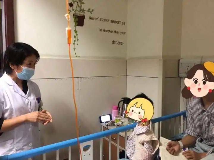 女童|2岁女童反复患肺炎，爸爸说出一个“秘密”，妈妈绷不住了