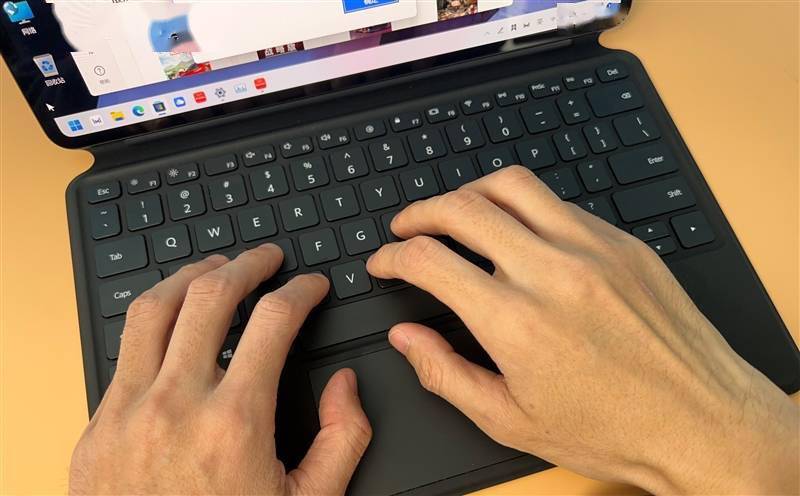 OLED首秀够出色！新款华为MateBook E首发评测：轻薄办公非它莫属