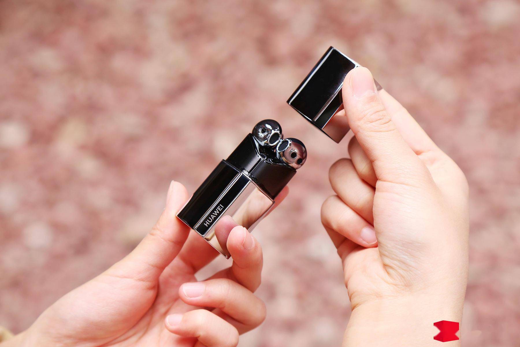 华为「口红耳机」体验：一支能主动降噪的「口红」，女孩子的时尚之选