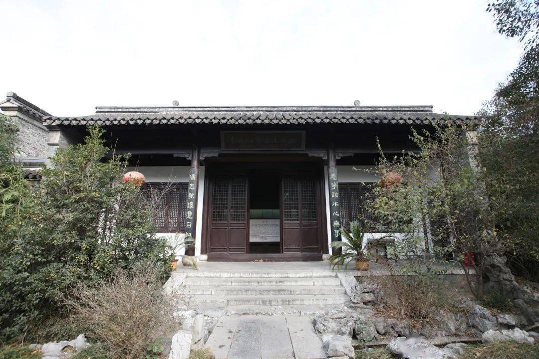 曾先後住過揚州的天寧寺,枝上村,地藏庵,三祝庵,西方寺,主要生活在