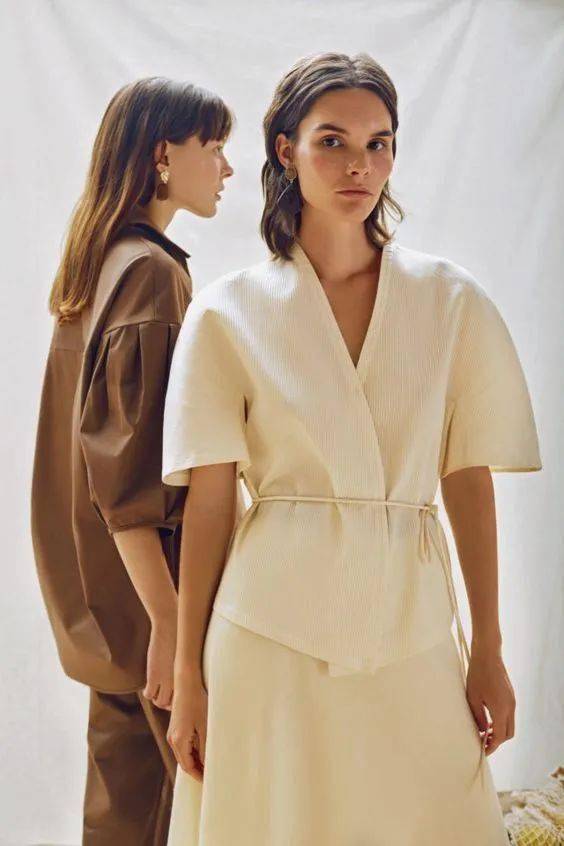 脸部女人的衣服，永远不嫌多
