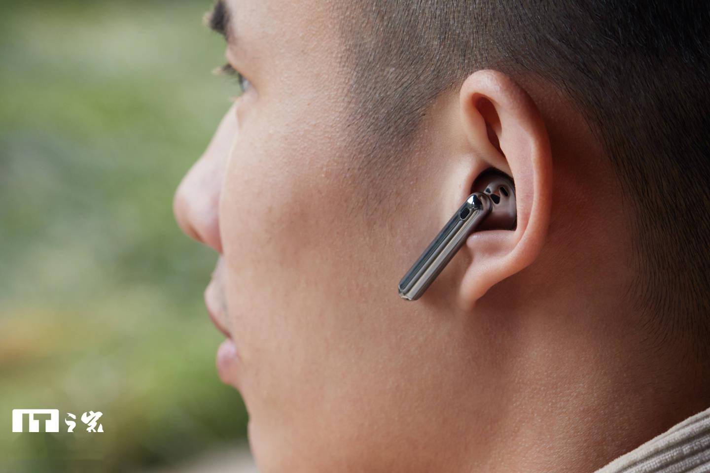 【IT之家开箱】华为 FreeBuds Lipstick 口红耳机图赏：声色由我