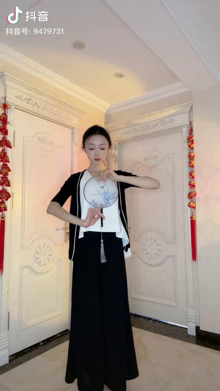 我提笔不为离愁只为你转身回眸西楼别序西楼别序舞蹈银行小姐姐
