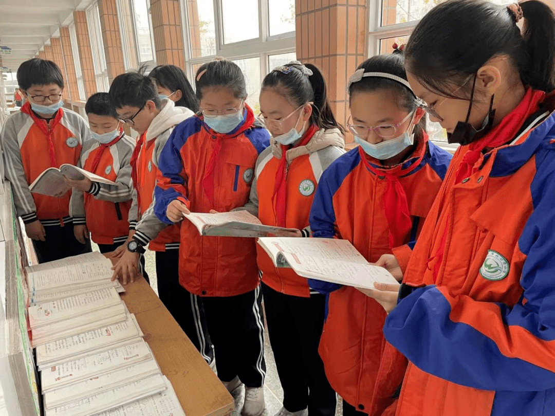 落实"双减" 丨新乡市外国语小学开展优秀作业展评活动_学科