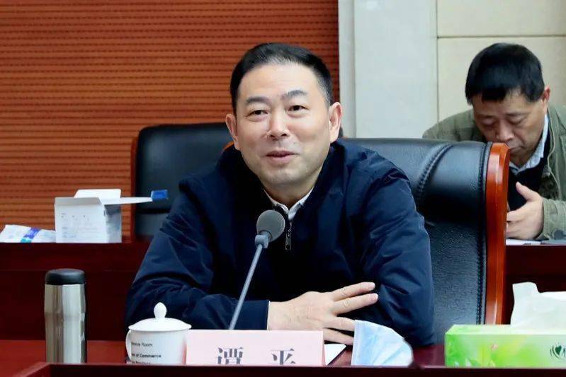 11月17日下午,省商务厅厅长沈裕谋在省商务服务中心调研并召开座谈会.
