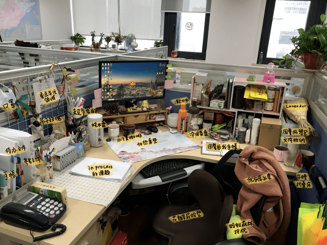 买不起房的职场人把装修欲转移到了工位