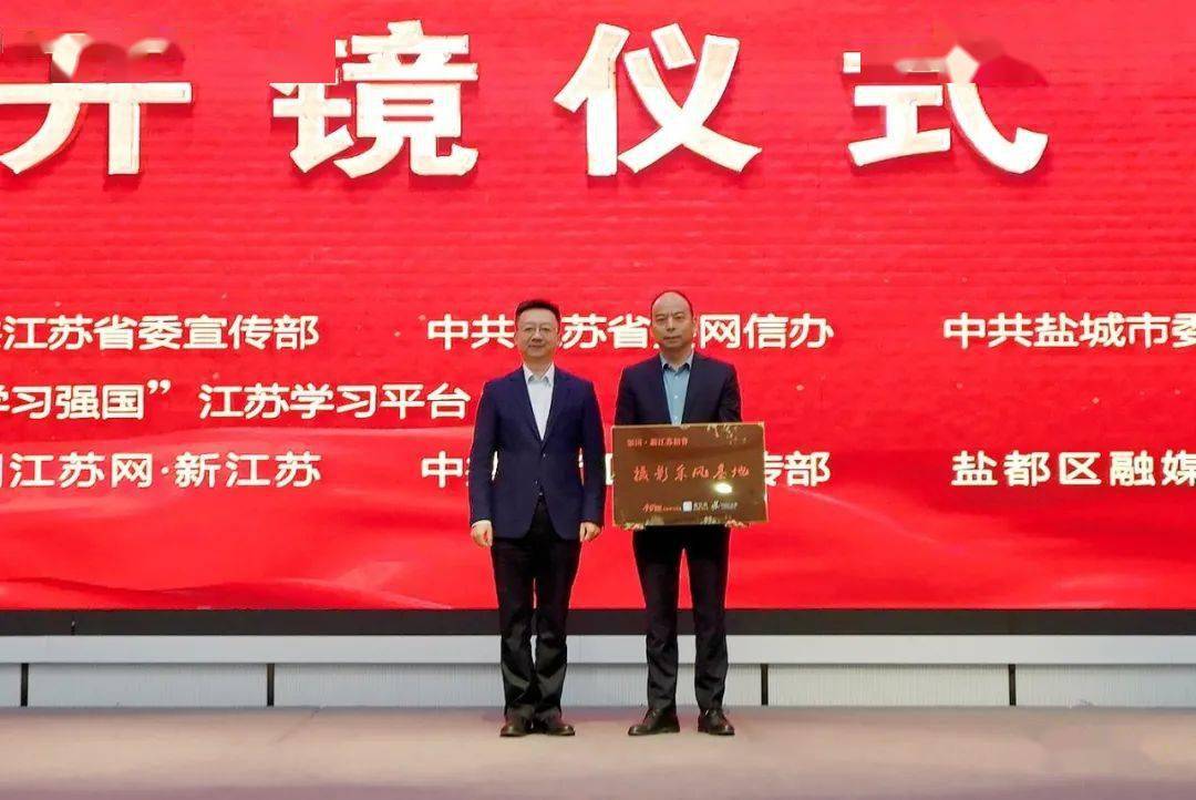 区委常委,宣传部部长罗时荣致辞