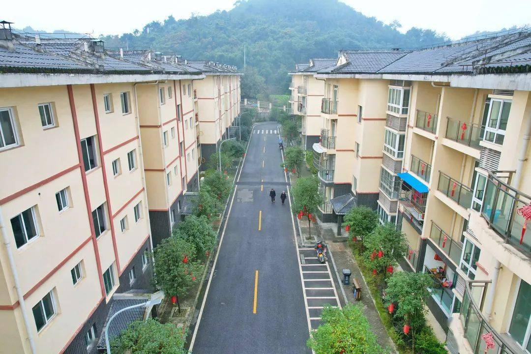 学党史办实事住新房搬新家白市驿镇圆民宜居梦