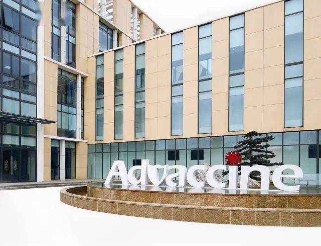 不用打针的皮肤贴片新冠疫苗要来了！英国突破性新技术，保护力或长达几十年！