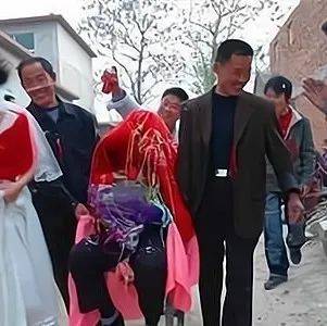 农村倒插门婚姻,什么样的男人会选择当上门女婿?_生活