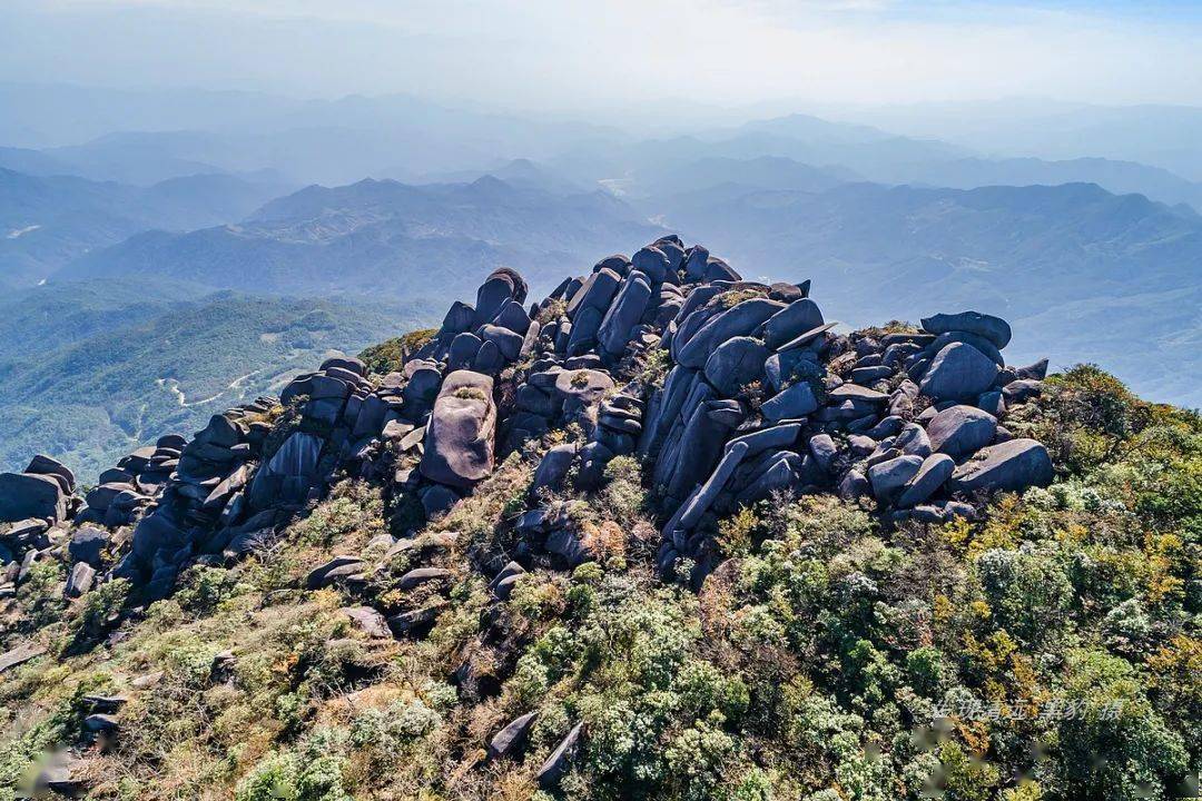 勇闯广东大稠顶,竟发现一座天然巨石城堡!_怀集县