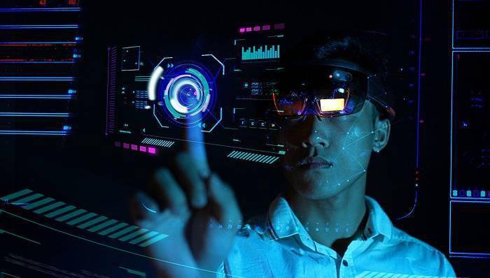 AR产业爆发前夜，这家公司想要打破AR显示技术天花板 | REAL 100