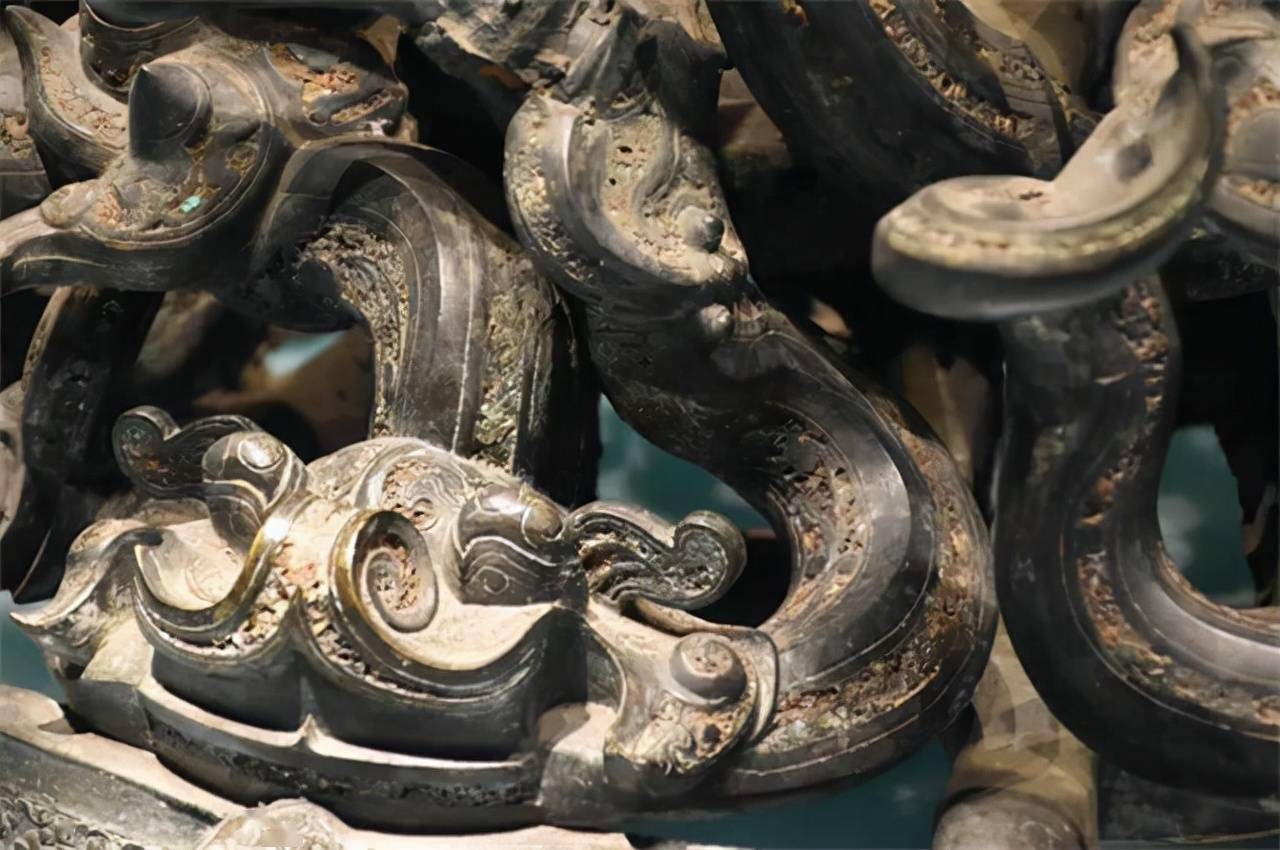 美轮美奂曾侯乙墓建鼓底座赏析