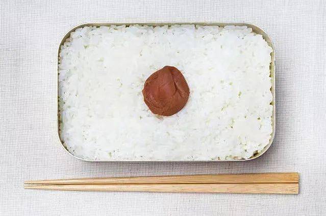 日本便当中为什么总要放颗梅干没想到有这么多学问