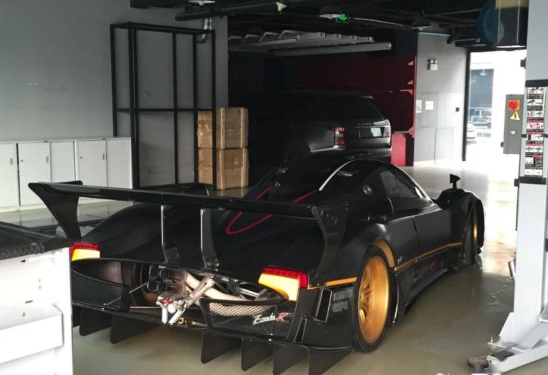 蒋鑫拥有过的帕加尼,内地仅1台,11年前值8百万,现雪藏车库