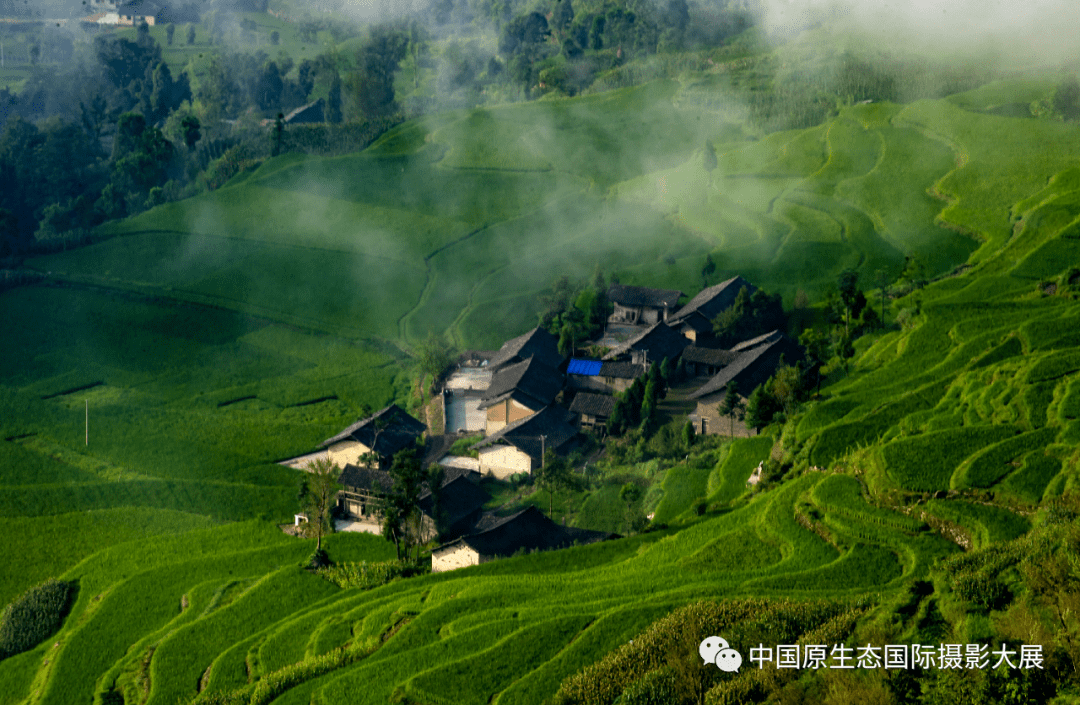航拍村落 | 山影光临,水雾之歌
