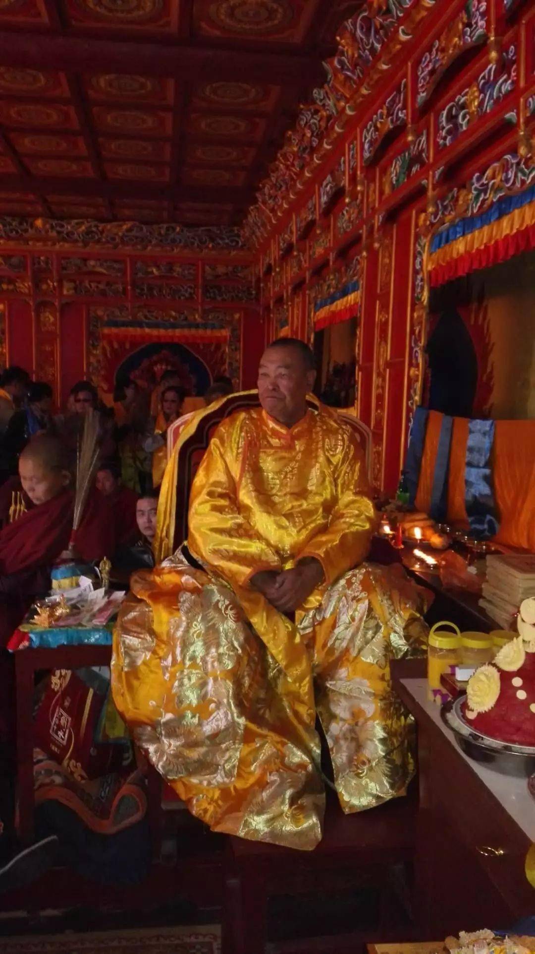 喇嘛洞第九世活佛王铎扎木苏喇嘛洞召第九世活佛王铎扎木苏同中国佛协