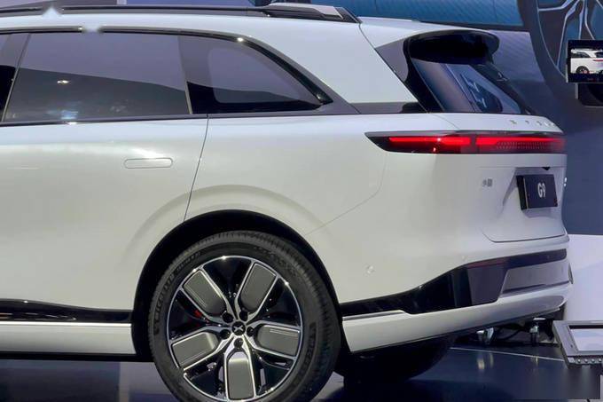 小鹏中大型suvg9正式亮相搭新logo或30万起售