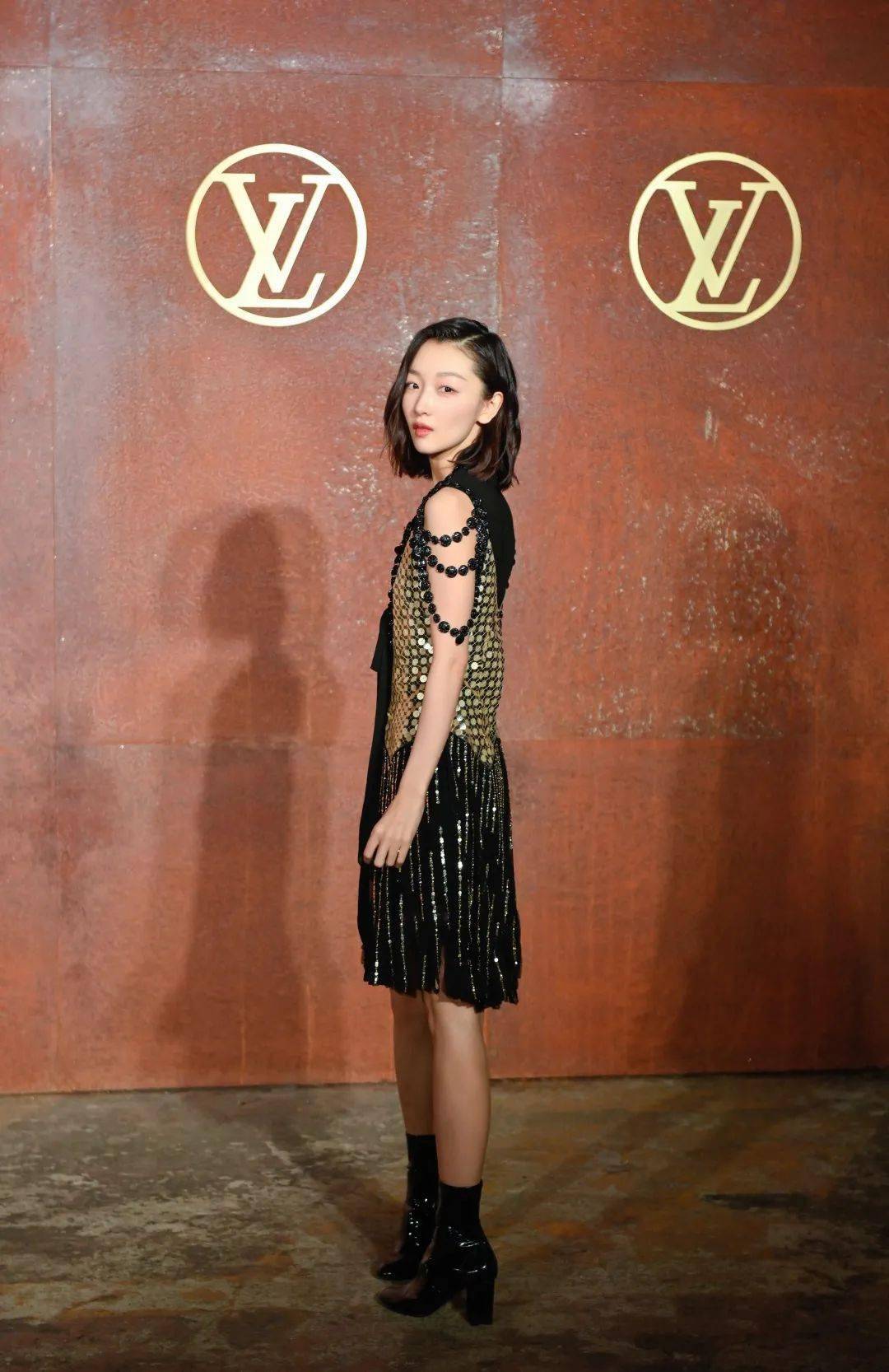 Vuitton 首秀上海 | Louis Vuitton 2022春夏女装发布（半个娱乐圈齐聚）