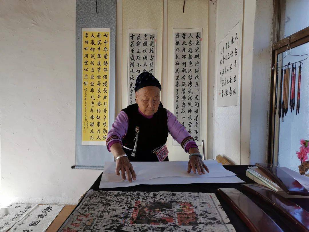 洱源|厉害啦！洱源这位77岁老奶奶写得一手“漂亮”书法