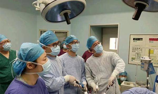 寄生虫|爱吃这种东西的珠海人注意！一女子体内取出两条活虫