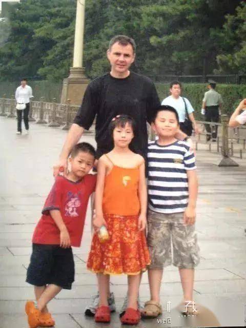 八卦爆料|还记得金星领养的三个孩子吗？他们已经长这么大了！