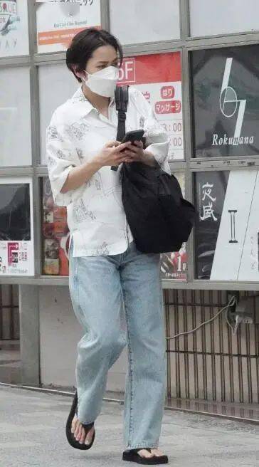 驼色 日本女星们的私下穿搭是什么样?