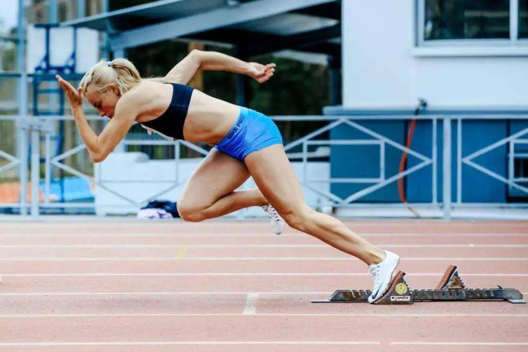 真的肌肉腿是女短跑运动员,健美小姐和芭蕾舞演员的小腿,线条非常分明