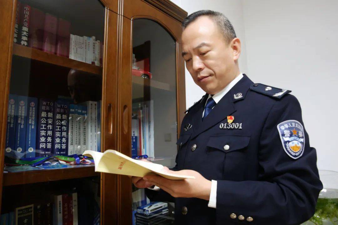 交警支队支队长 刘凤升:党的十九届六中全会是在党