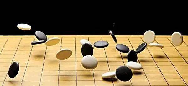 在围棋的世界里,棋薄而走在前端的有之,棋厚在后追赶的亦有之.