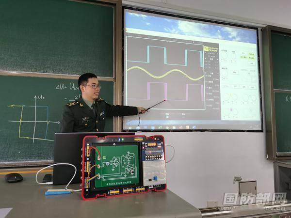 一位教员的“魔力课堂”