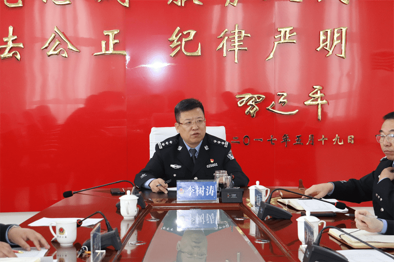 浴雪奋战黑龙江依兰县公安局全力应对暴雪极端天气