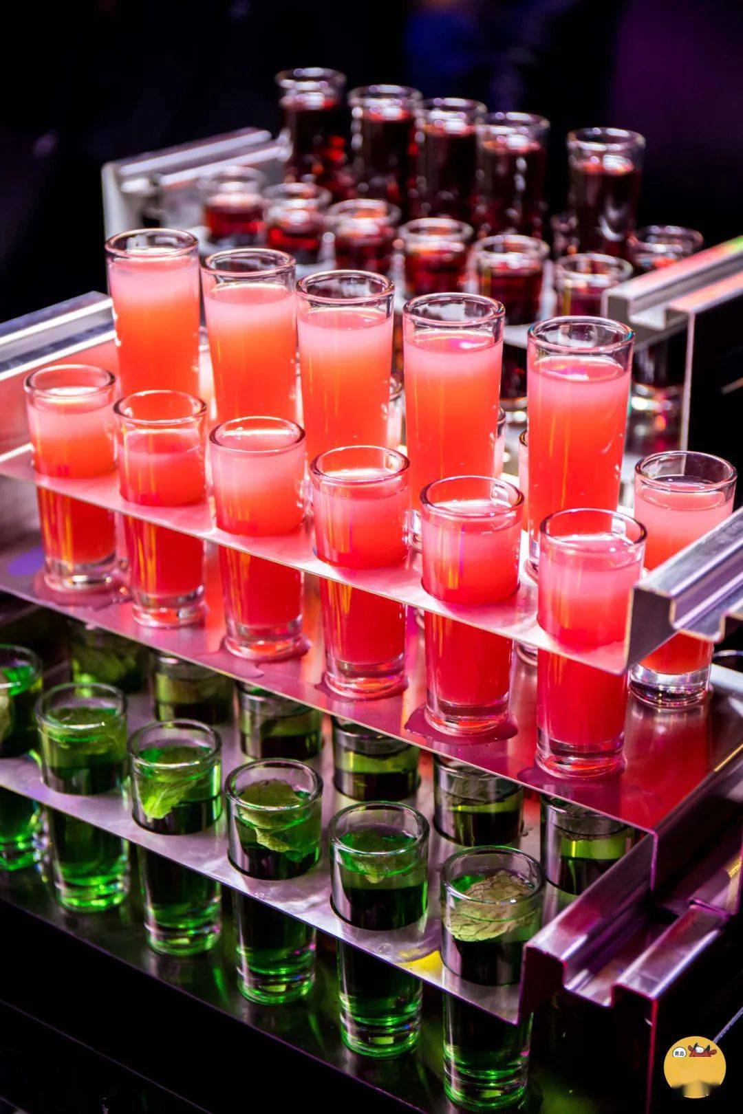 每桌必点的彩虹斗酒,6种口味,颜值极高,酸甜适宜.